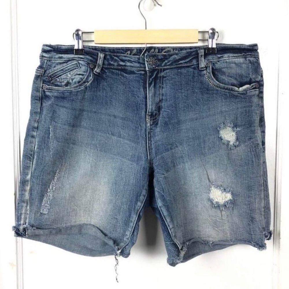 Vanilla Star Distressed High Rise Denim Shorts {SIZE 18}